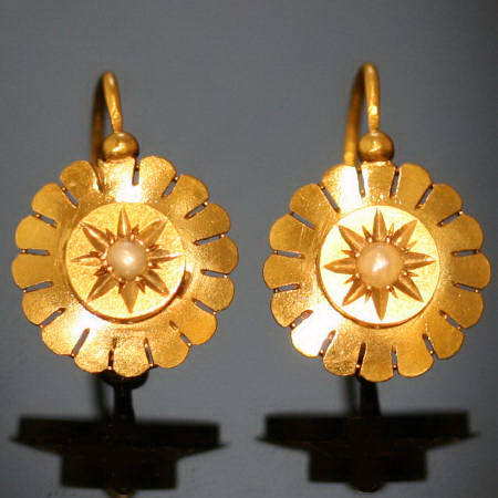 Antique jewelry French Victorian gold earring